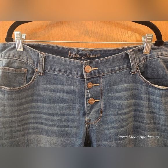 Ariya Distressed Ankle Jeans in Blue - Picture 3 of 11